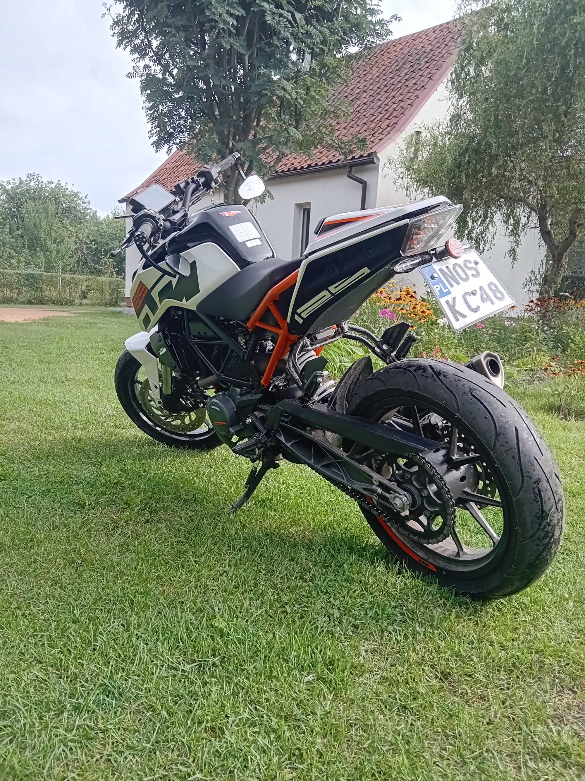 Ktm duke 125 cc.