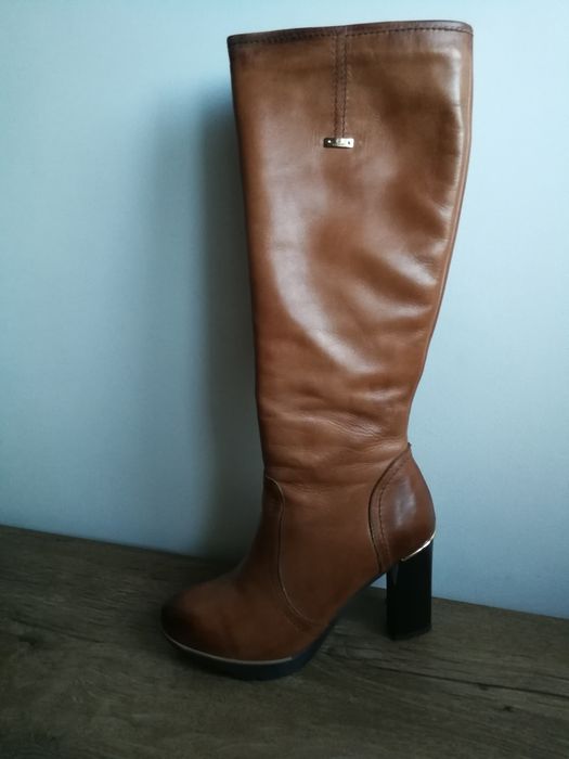 Przepiękne długie buty firmy CARINII w kolorze camel wiosna 2025
PRODU