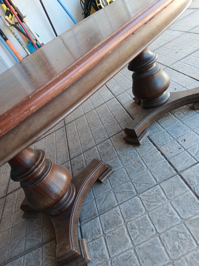 Mesa Centro em Mogno