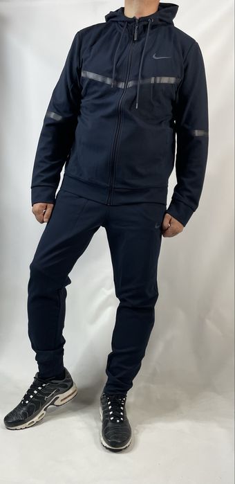 Мужской спортивный костюм сезон осень в синем цвете