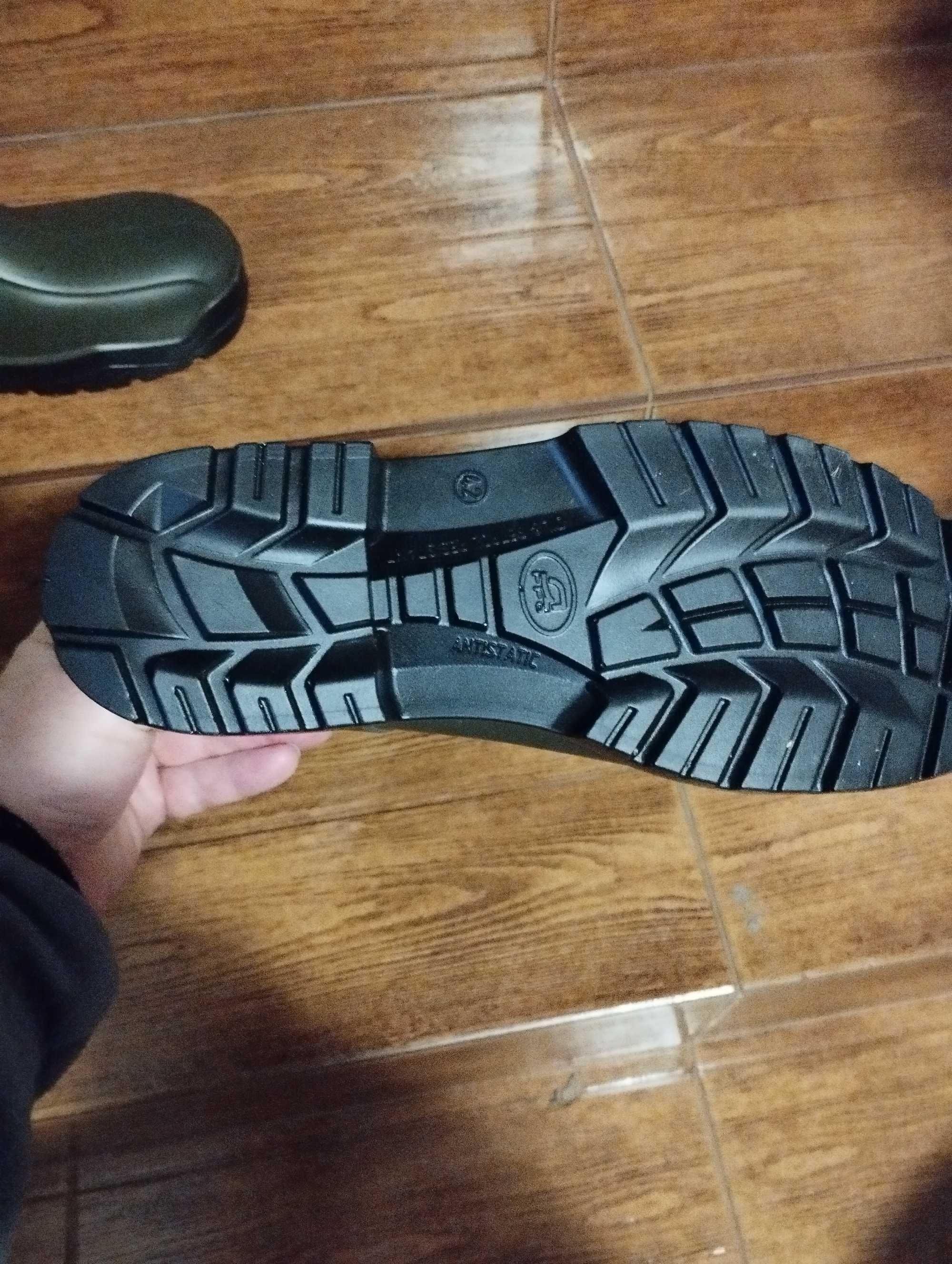 Buty całotworzywowe zawodowe z poliuretanu PPO r.42