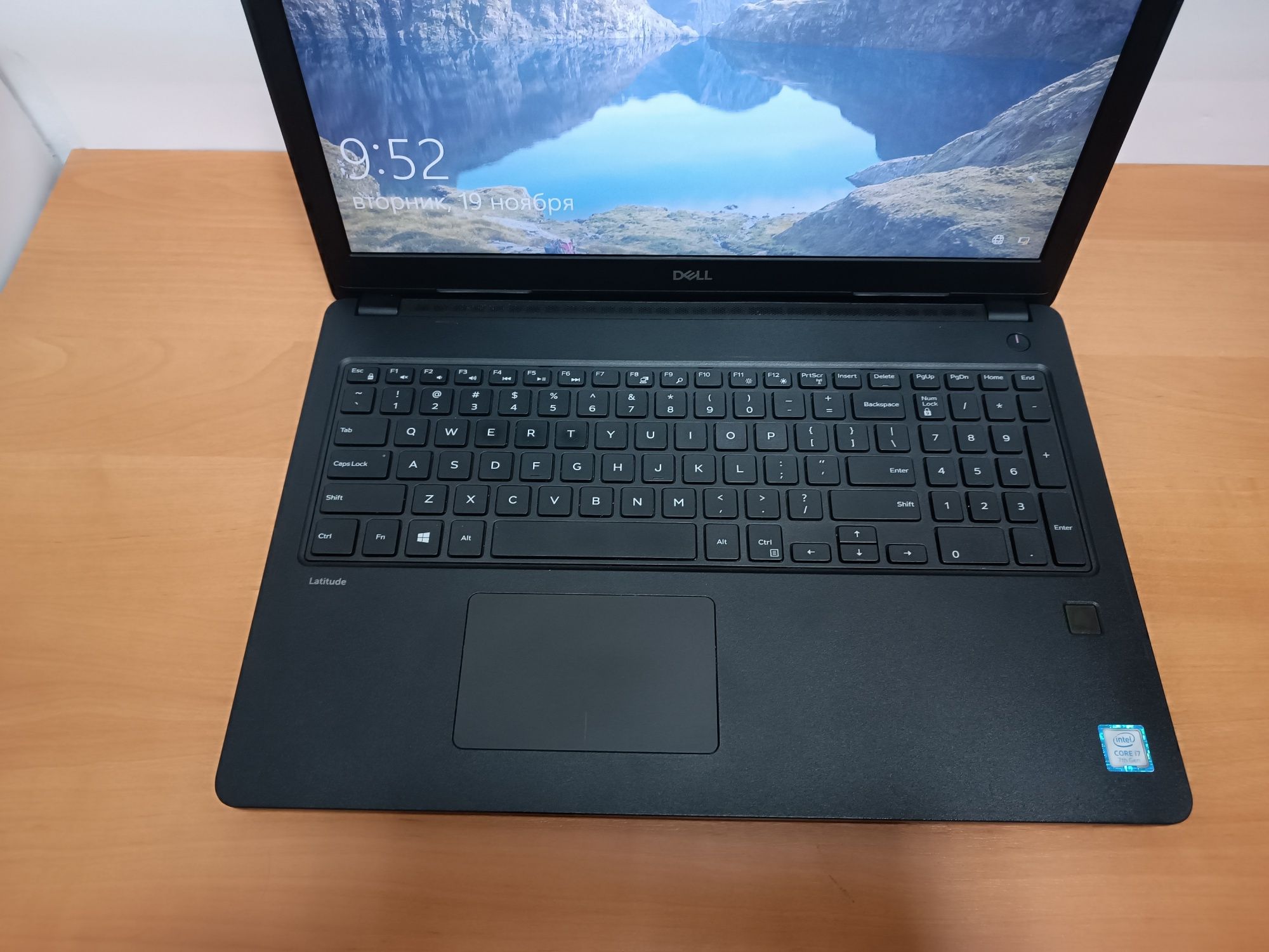 Ноутбук DELL i7 7500 3.5Ghz 8GB SSD 256GB Radeon R5 M330 FHD
