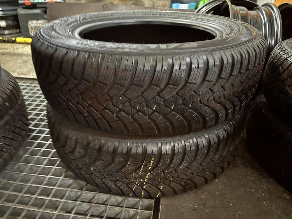 Para opon zimowych 185/65 R15 Falken