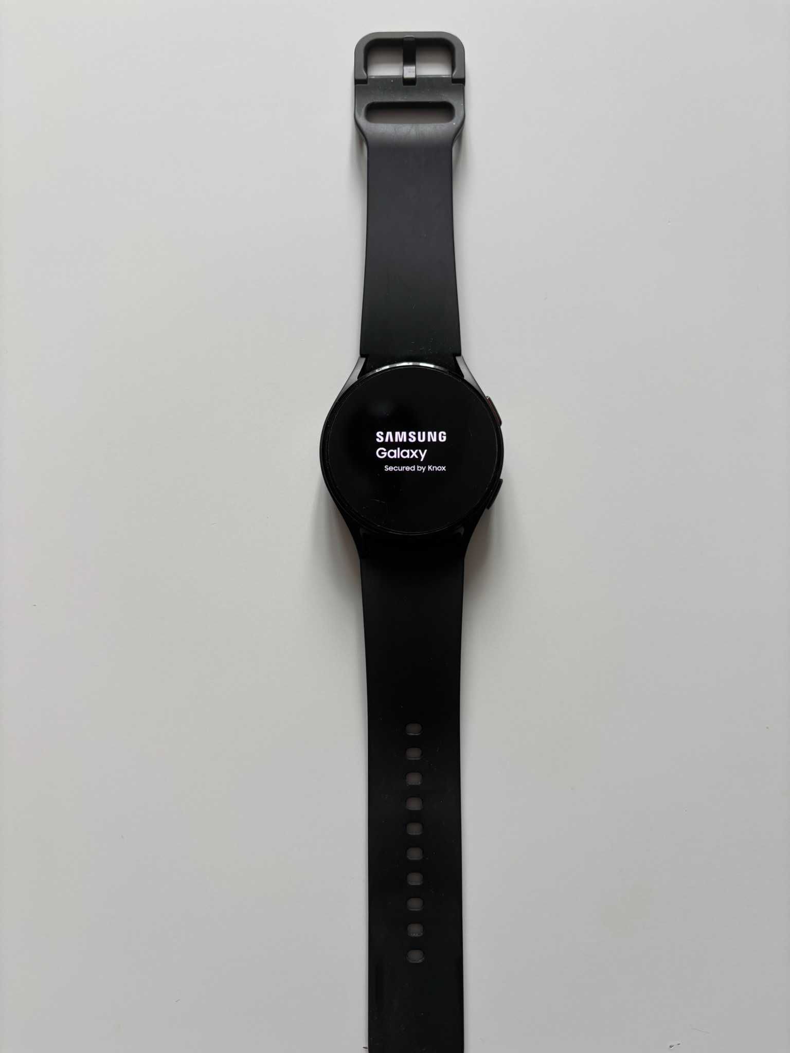 Samsung Galaxy Watch4 czarny stan bdb