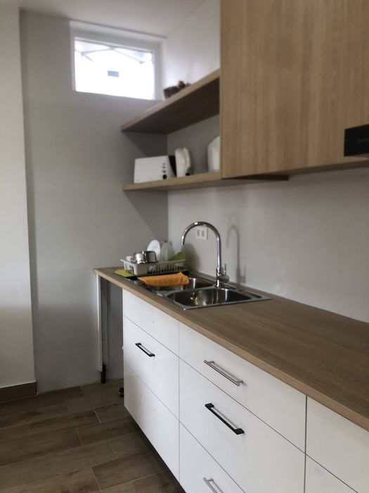 Alugo quarto individual 290€/mês e quarto duplo 190€/pessoa/mês