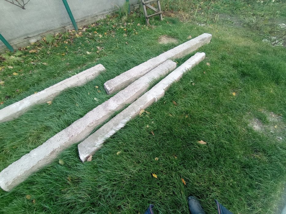 Стовпи 8 штук разом 3000т