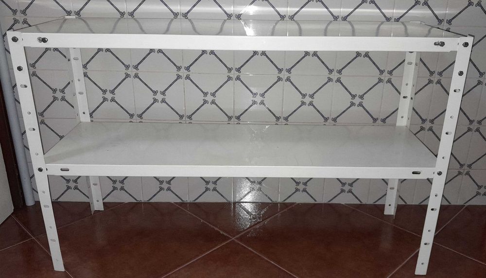 Estante metálica para interior