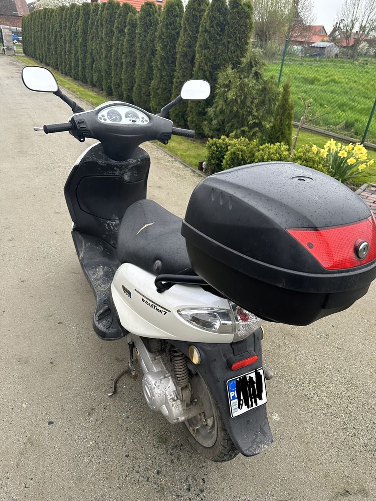 Skuter z kuferkiem PIAGGIO