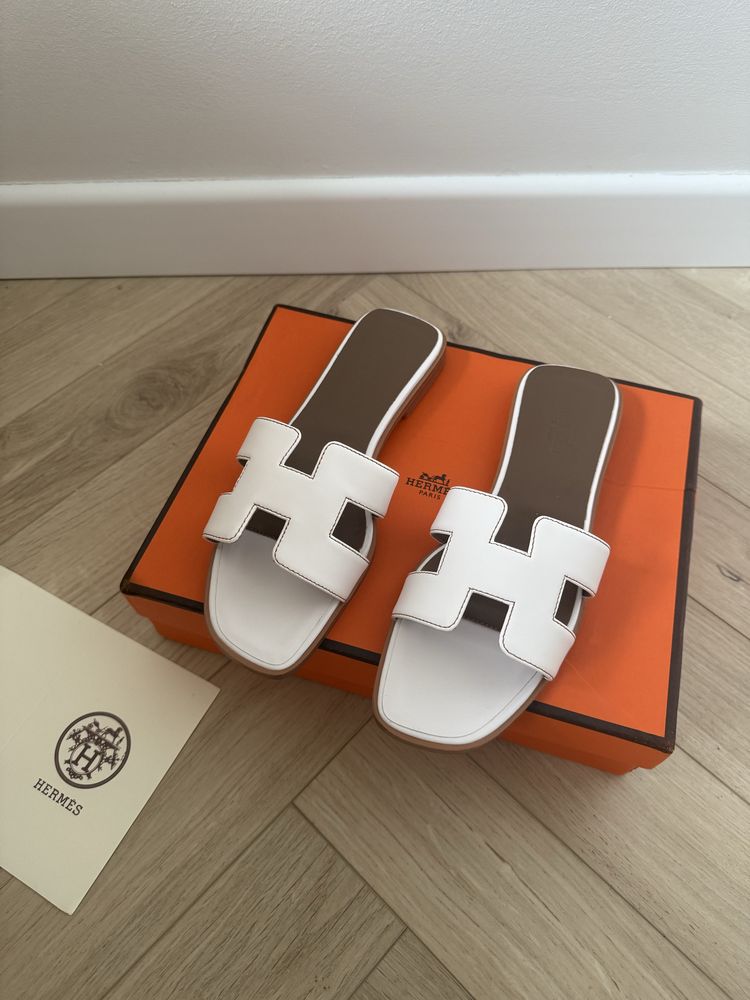 Biale klapki hermes oran