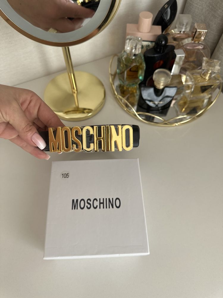 Pasek z pudelkiem Moschino