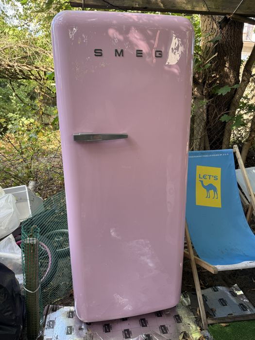 Холодильник Smeg розовий