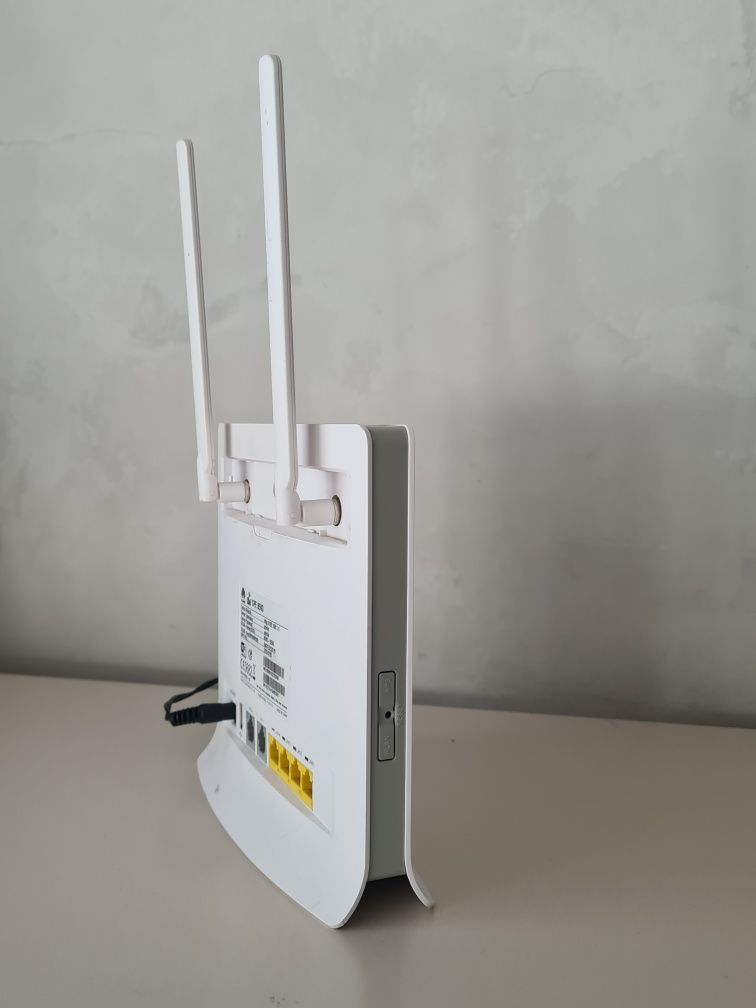 Router na kartę SIM Huawei CPE B593 LTE VOIP
,USB