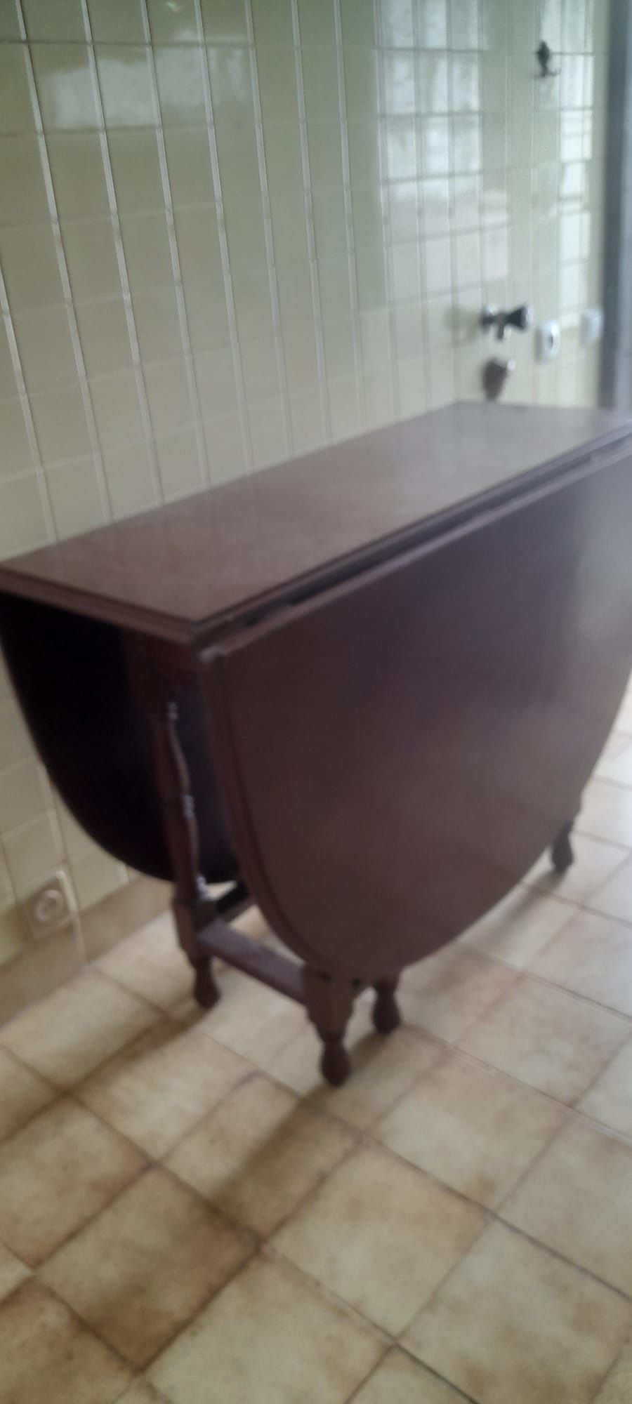 Mesa holandesa em Mogno