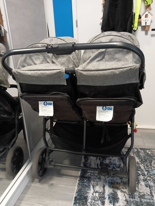 Wózek spacerowy dla bliźniąt