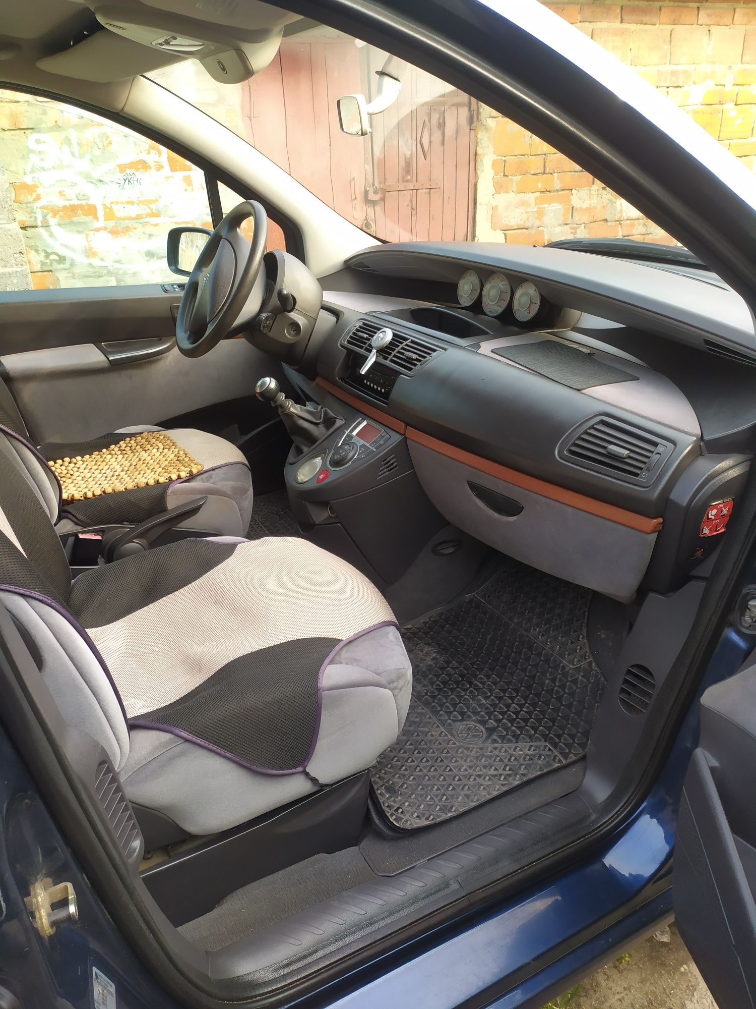 Автомобіль Citroen c8