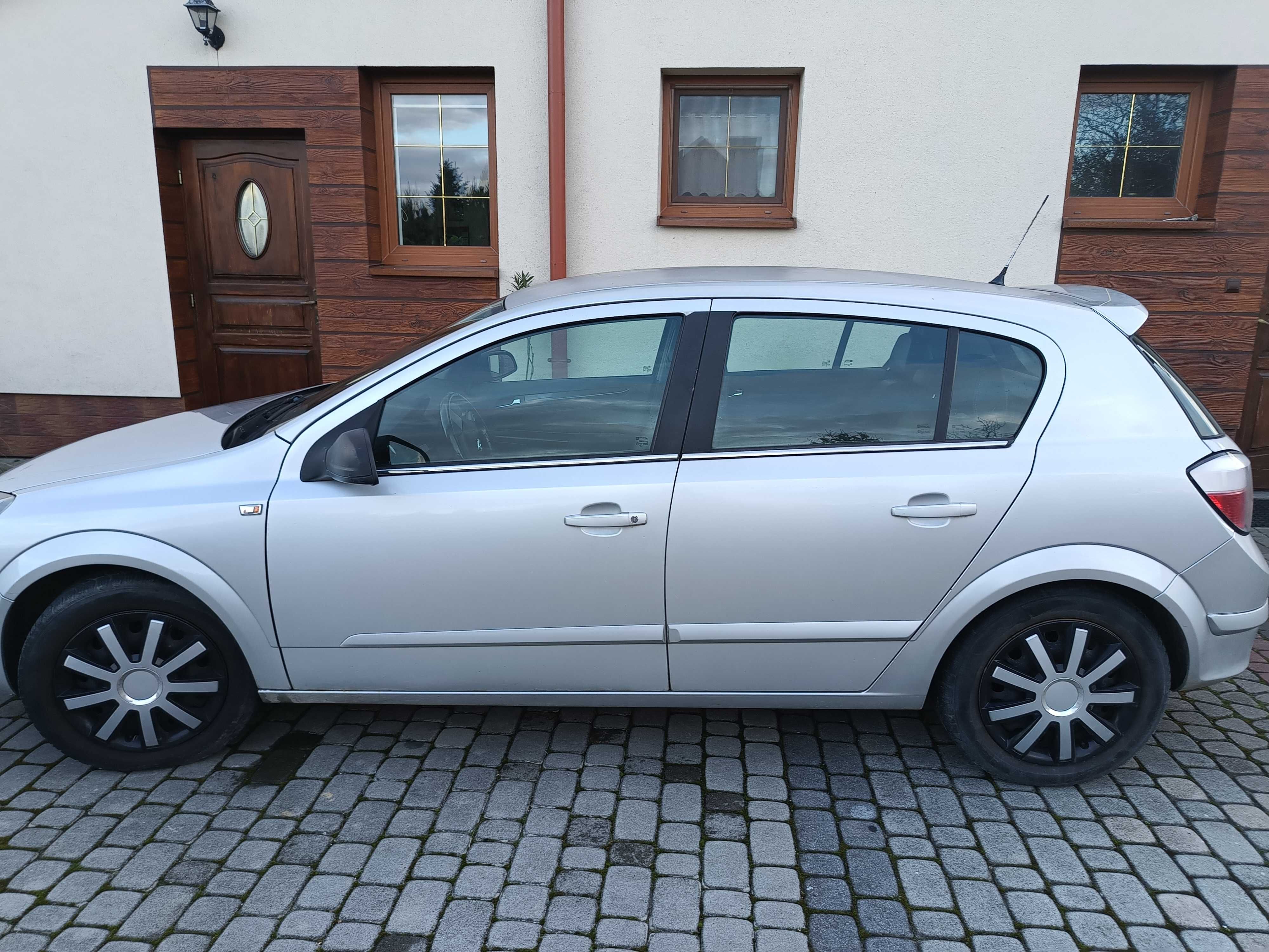 Opel Astra Cosmo 1.7 CDTI 100KM