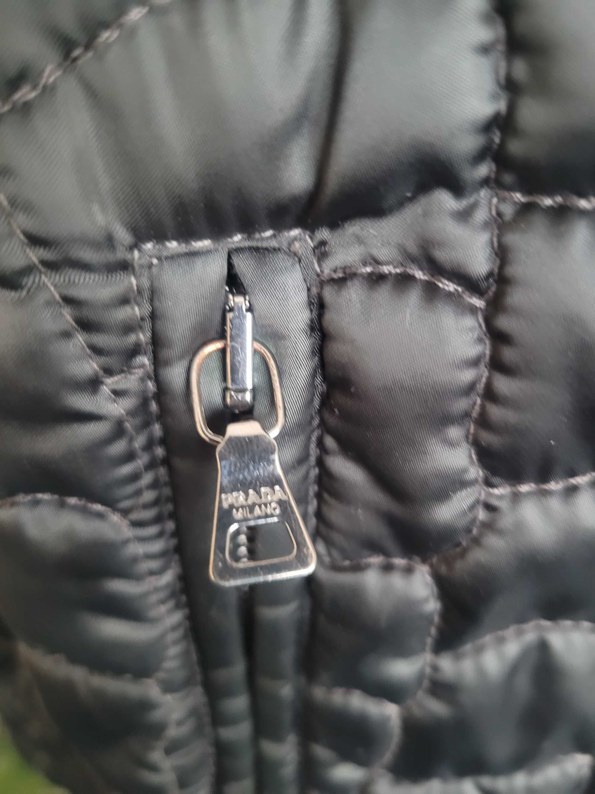 Super ultra lekka  elegancka cienka kurtka z kapturem Prada