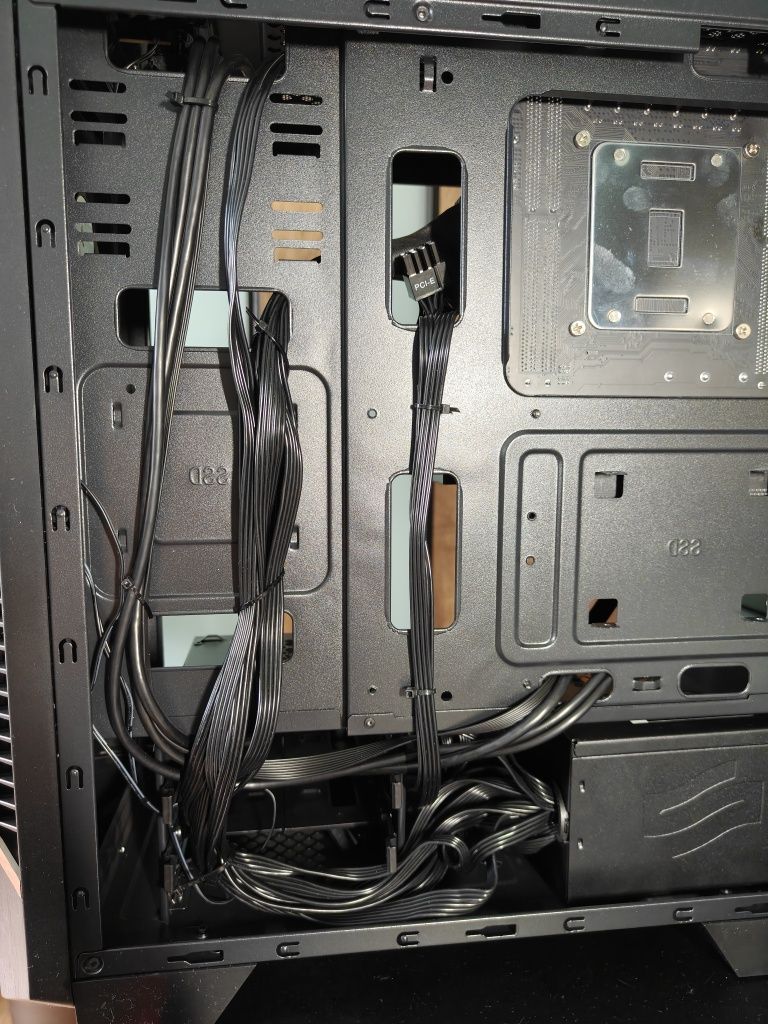 Komputer 12 rdzeni, 32 GB ddr4, RX 6600, m.2 500gb