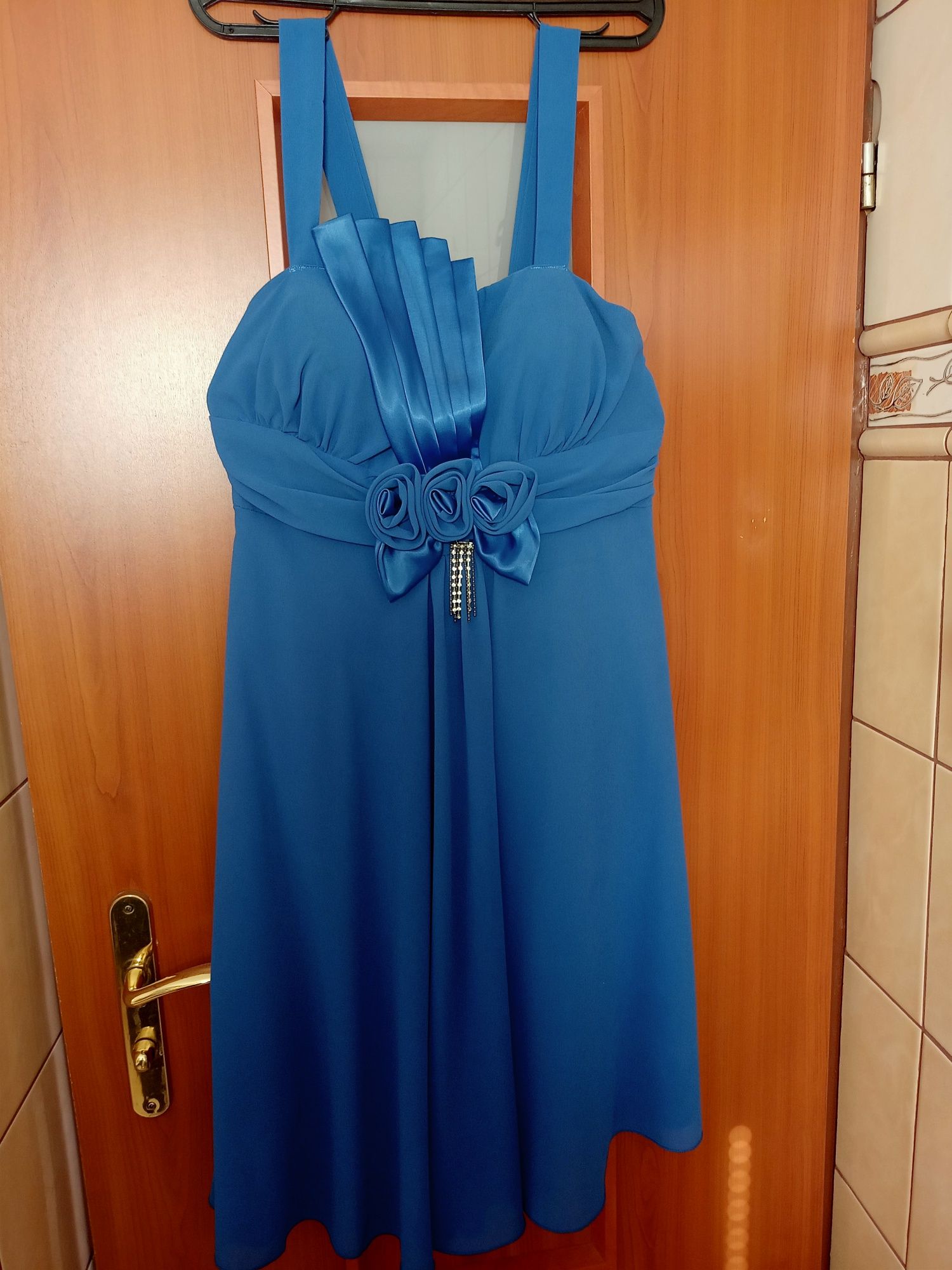 Niebieska sukienka rozmiar 42