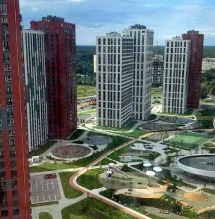 Продам  дворiняну 3-кімнатну квартиру  ЖК "Варшавський Плюс"