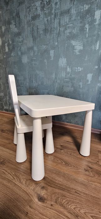 Столик та стілець IKEA