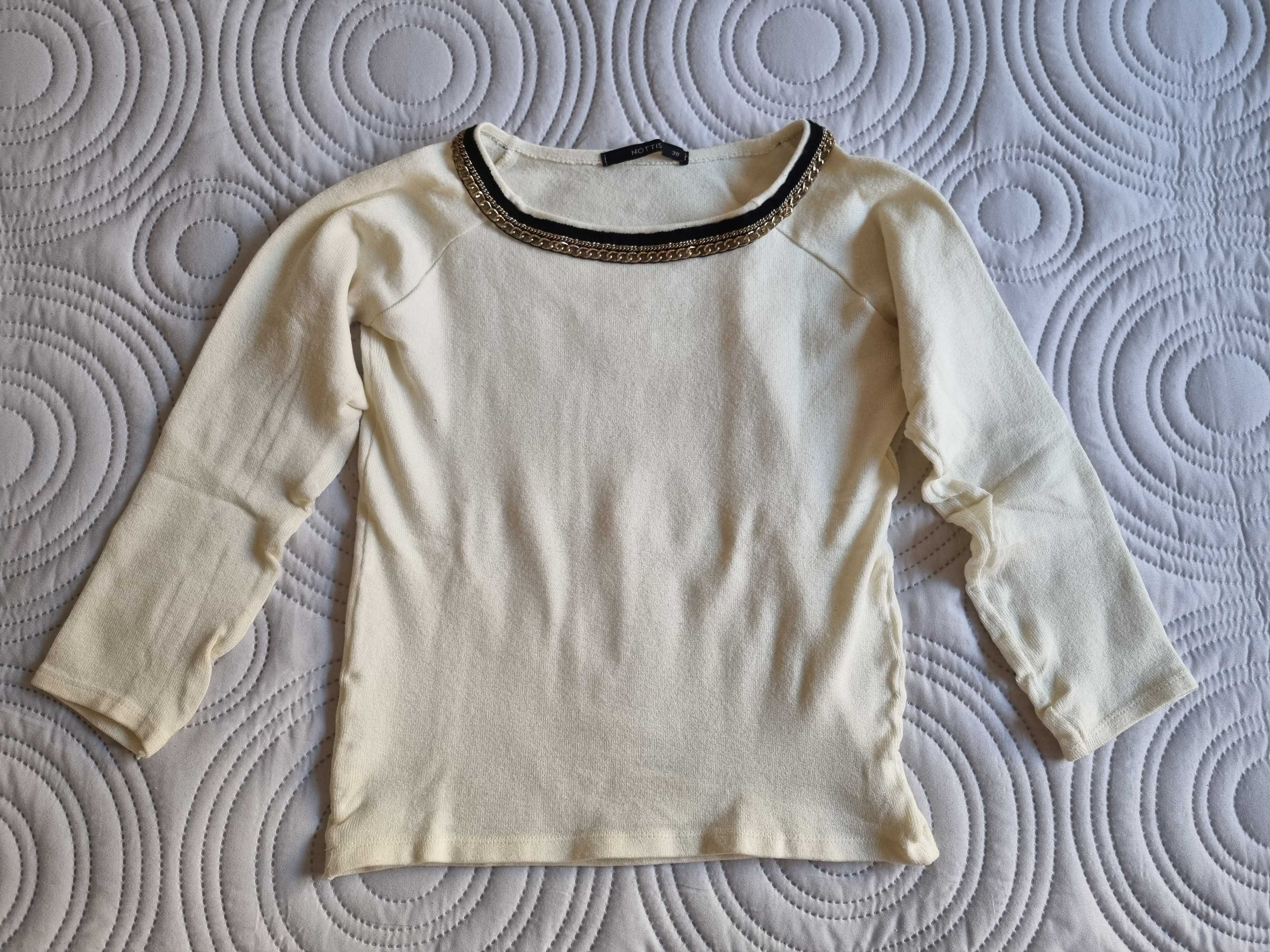 Kremowy sweter z ozdobnym łańcuszkiem, rozmiar 38