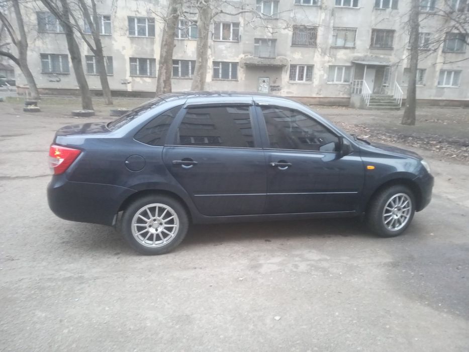 Продам Ладу гранта 2012года
