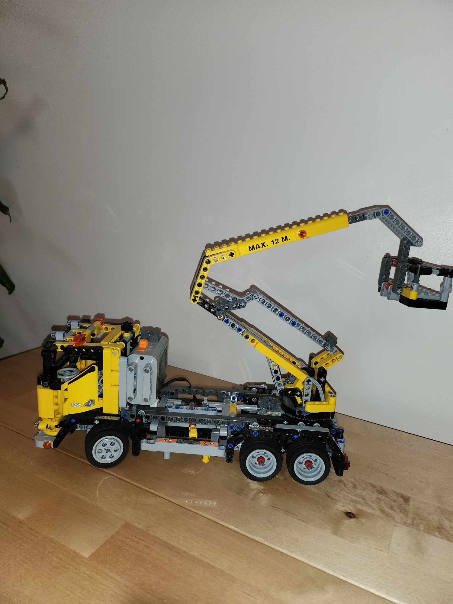 Lego technic 8292-1 Ciężarówka podnośnik