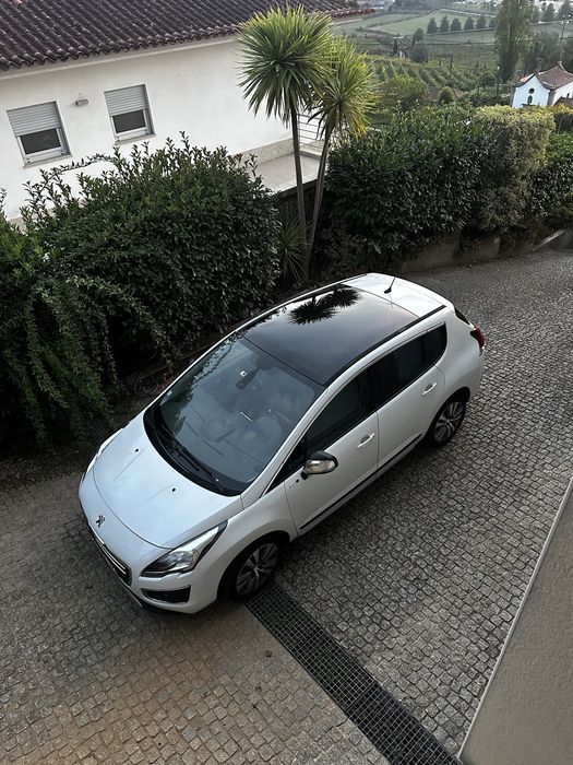 Peugeot 3008 1.6 HDi • Teto Panorâmico • 102.900 km