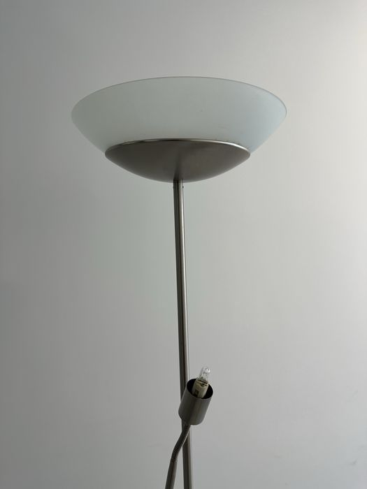 Lampa stojąca podłogowa – srebrna, z dodatkową lampką do czytania