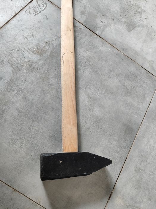 Młot 5kg z drewnianą rączką