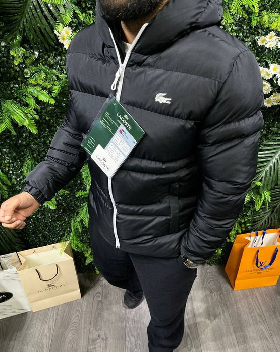 Чорна стильна зимова куртка Lacoste  лакоста