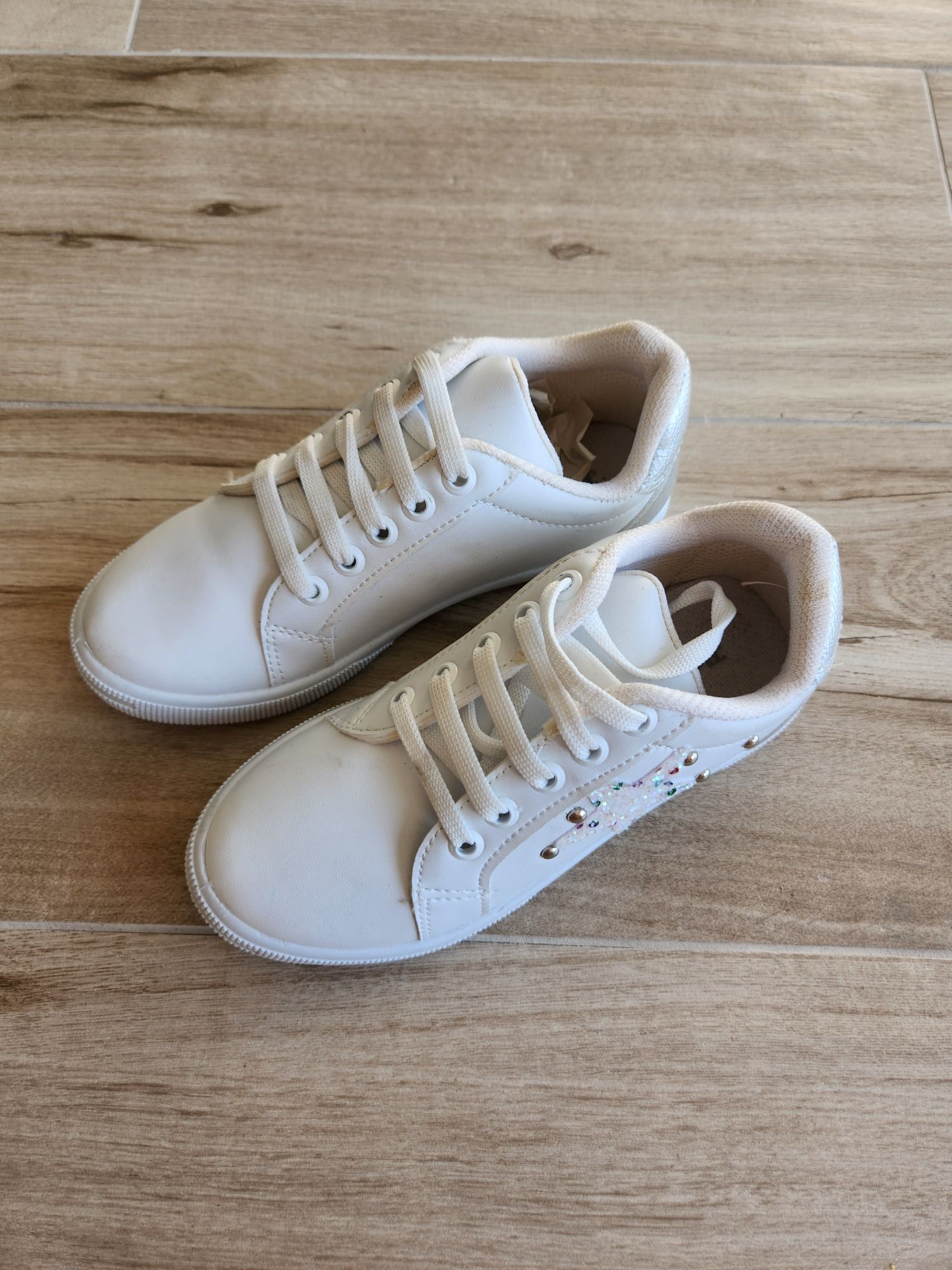 Nowe buty Polaris rozmiar 32
Dl 20 cm