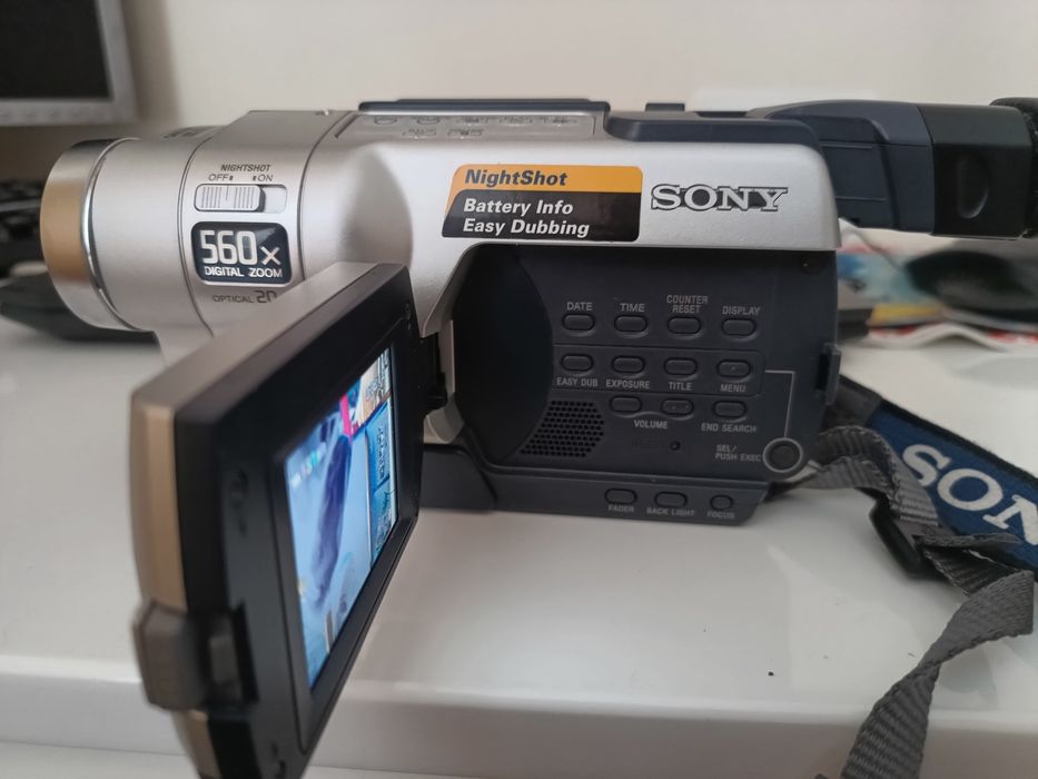 Продам відеокамеру SONY