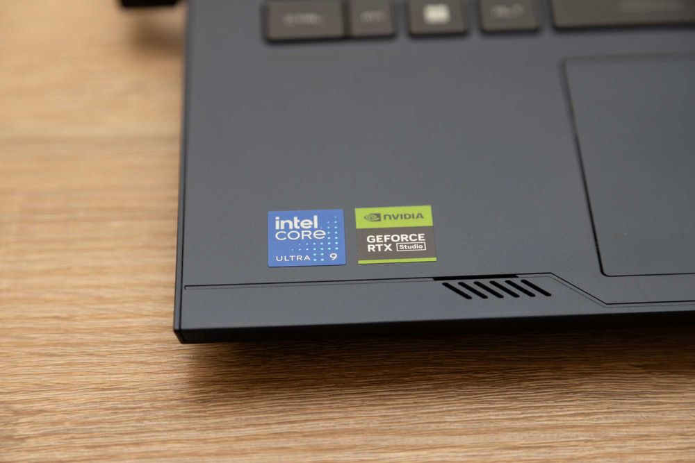Portátil MSI 14" Stealth 14 AI Studio (I9 Ultra | RTX 4070 | 32GB RAM)
