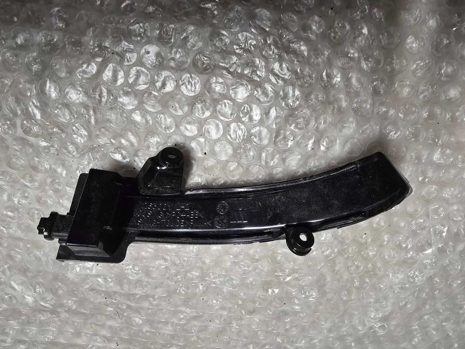 kierunkowskaz lusterka Megane 4 , Clio 5