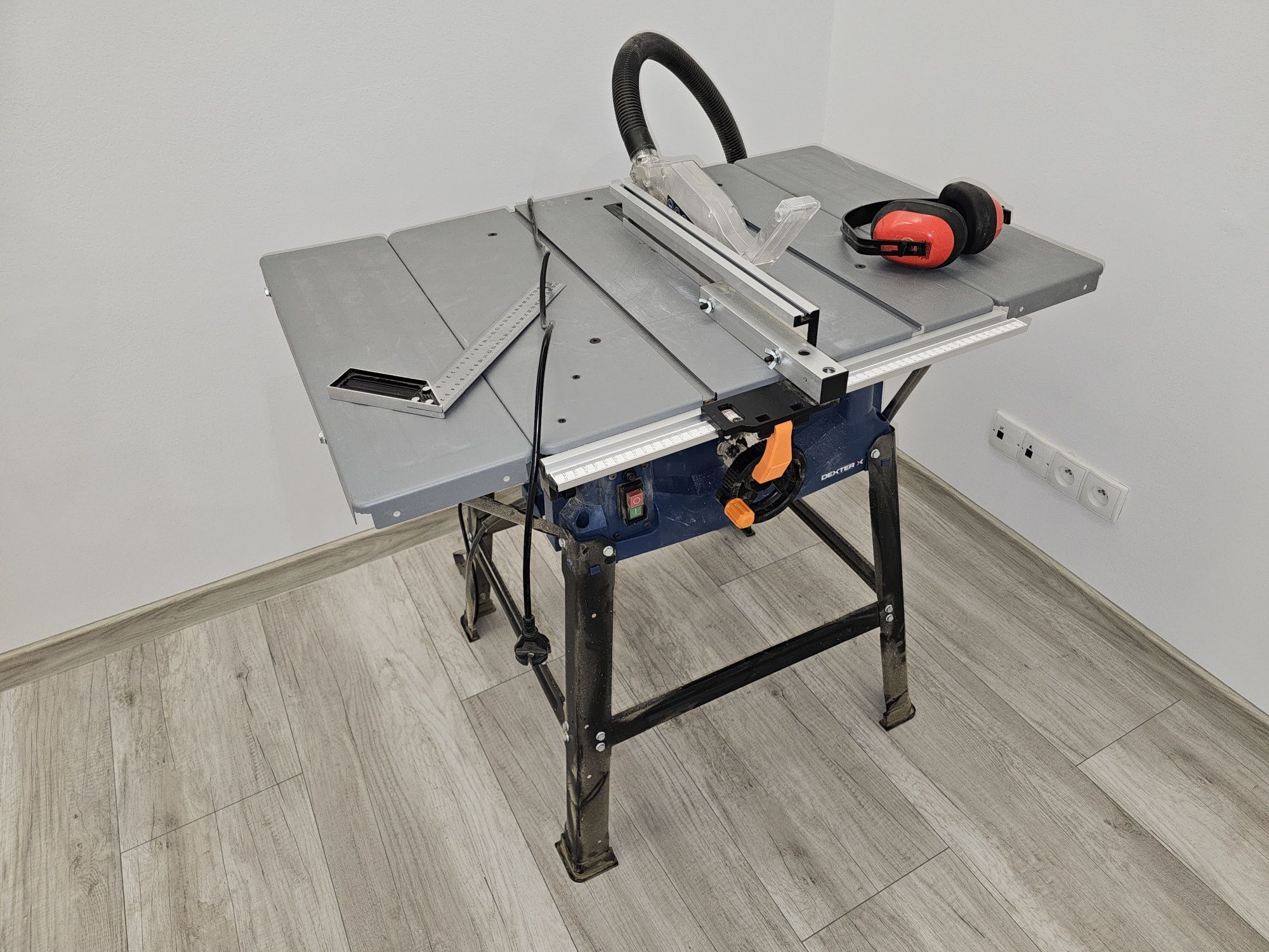Pilarka DEXTER 250 mm 2000W TS100S