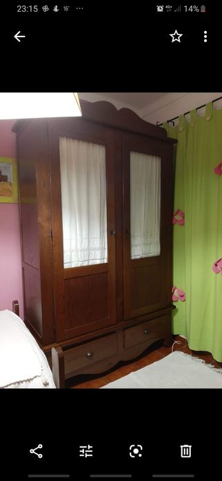 Quarto completo, cama de corpo e meio