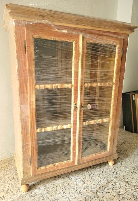 Cristaleira/Vitrine rustica em Madeira com Portas de Vidro