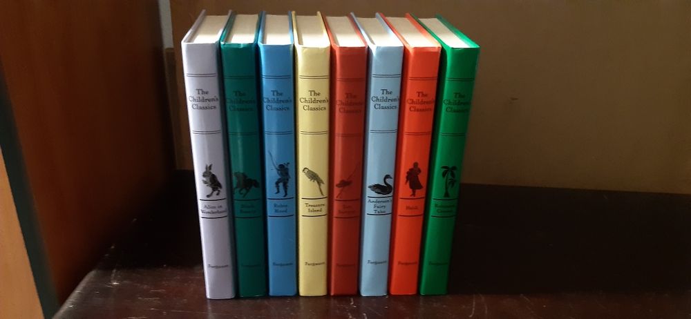 Coleção de 8 livros em inglês "The Children's Classics"