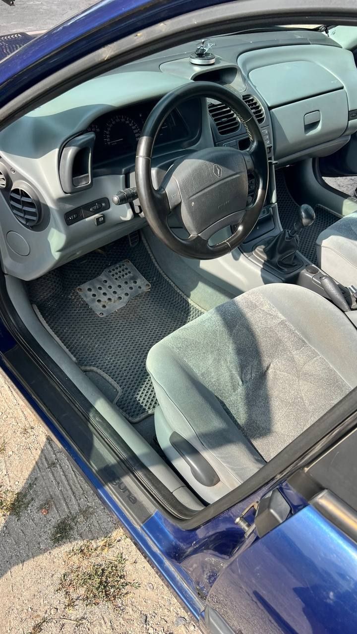 Renault Laguna I 2001