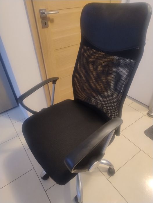 Fotel biurowy czarny