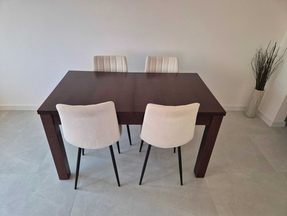 Stół z krzesłami 140 x 80 + 3 wkładki po 45cm