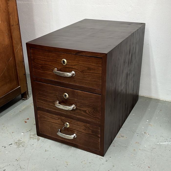 Pequeno gaveteiro vintage