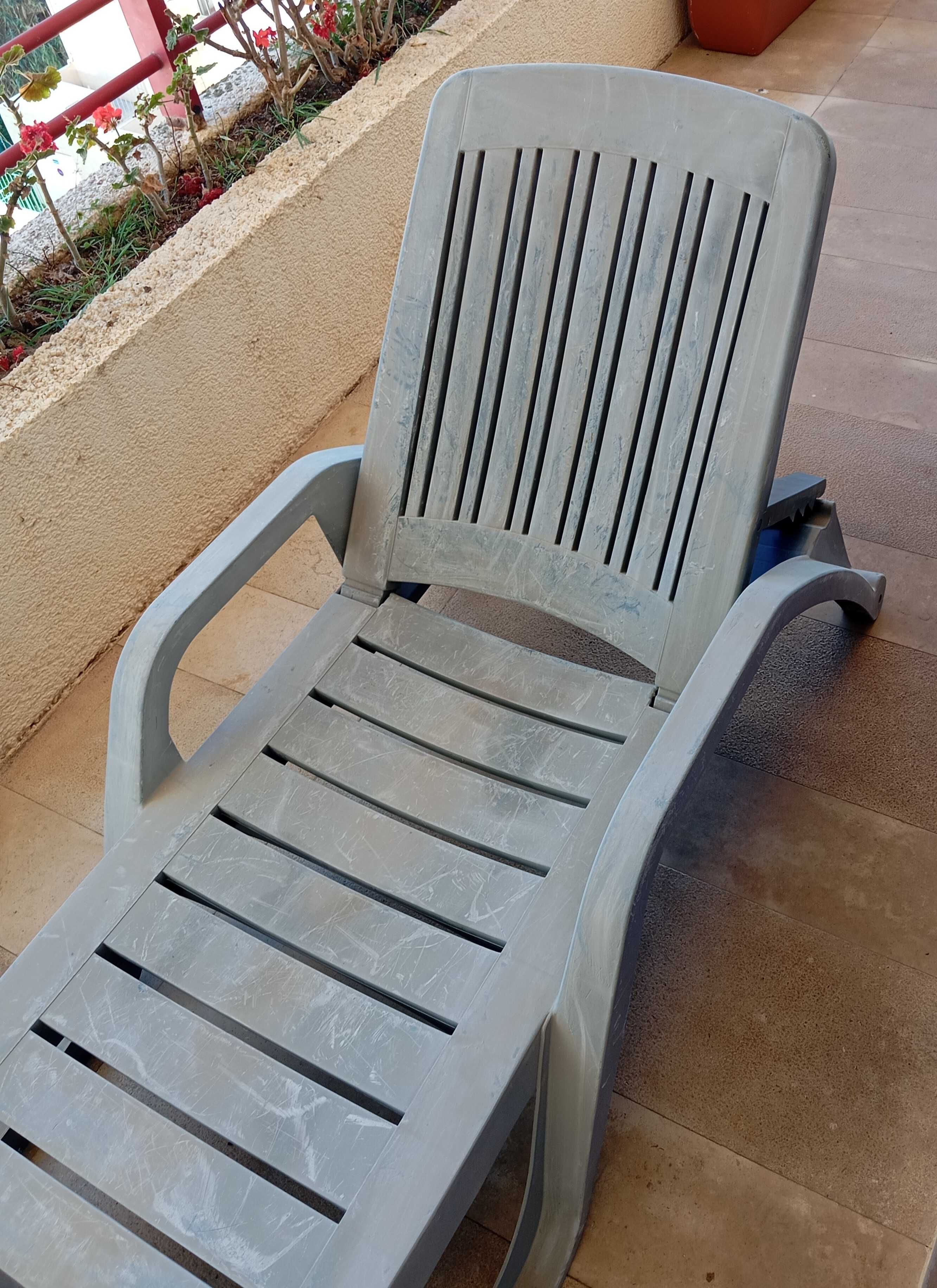 Espreguiçadeira de resina
