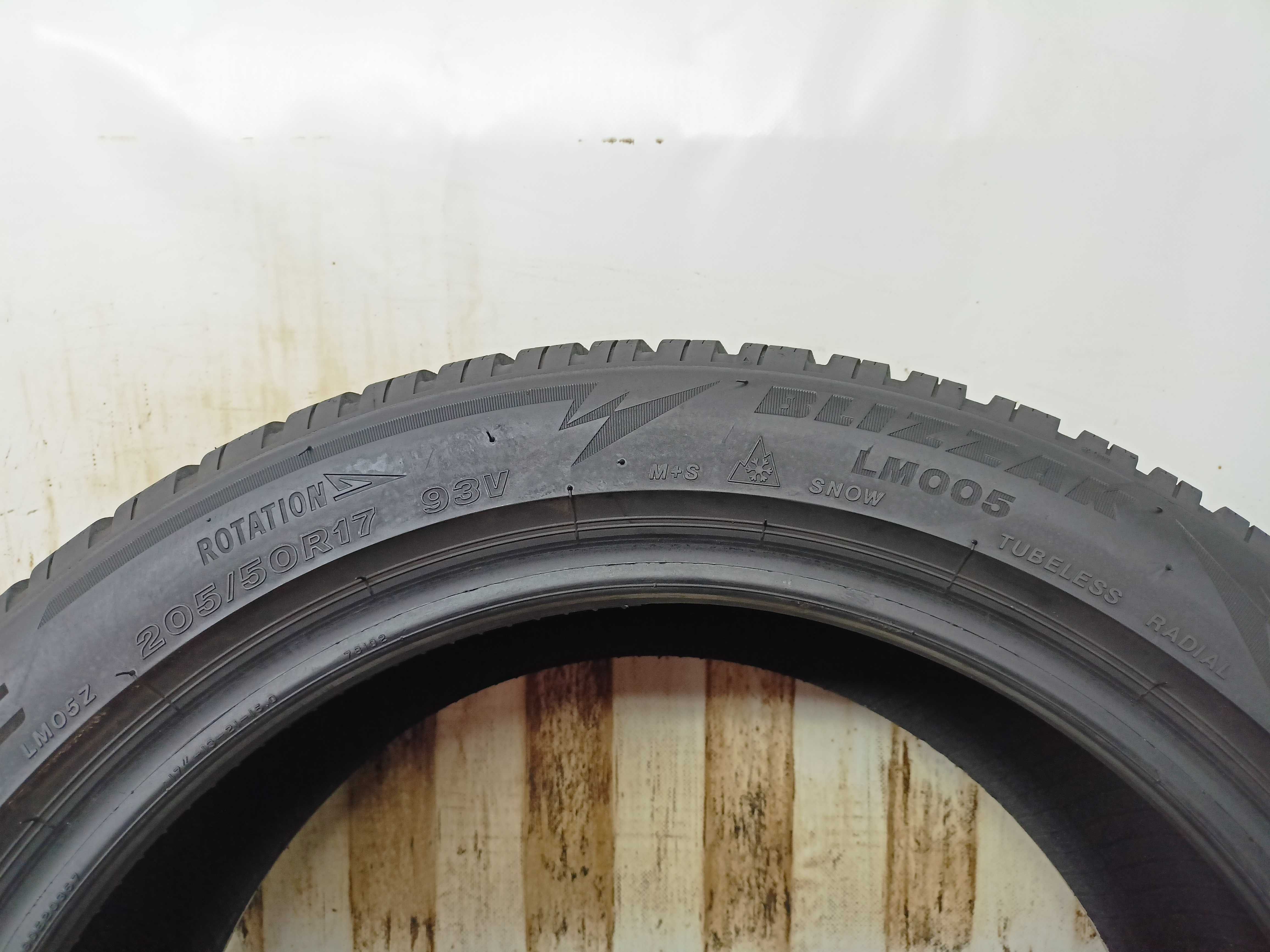 Bridgestone Blizzak LM005 205/50/17 22r. 93V 8,6mm (4475)