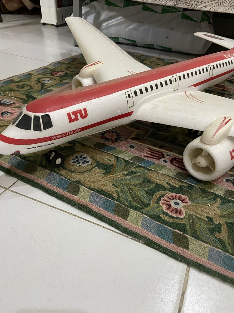 Avião RC Novo ,em Foam numca posto a voar