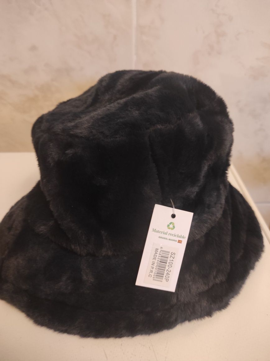Chapéus de pêlo novos 5€ os 2