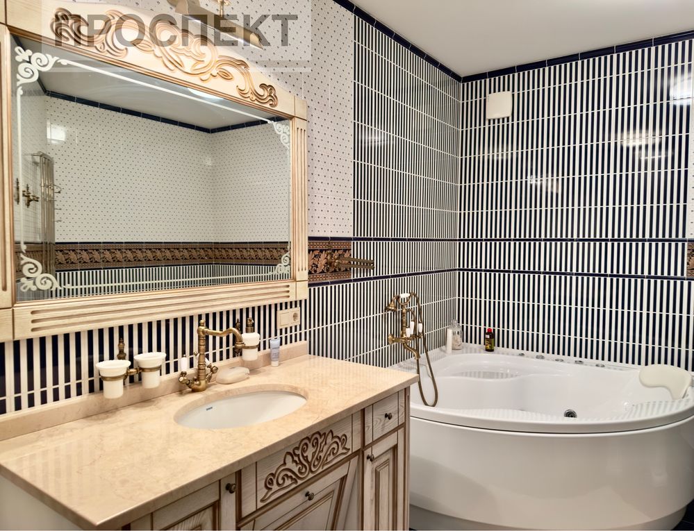 Продаж 4-х кімн.квартири з Авторским ремонтом вул. Петропавлівська .