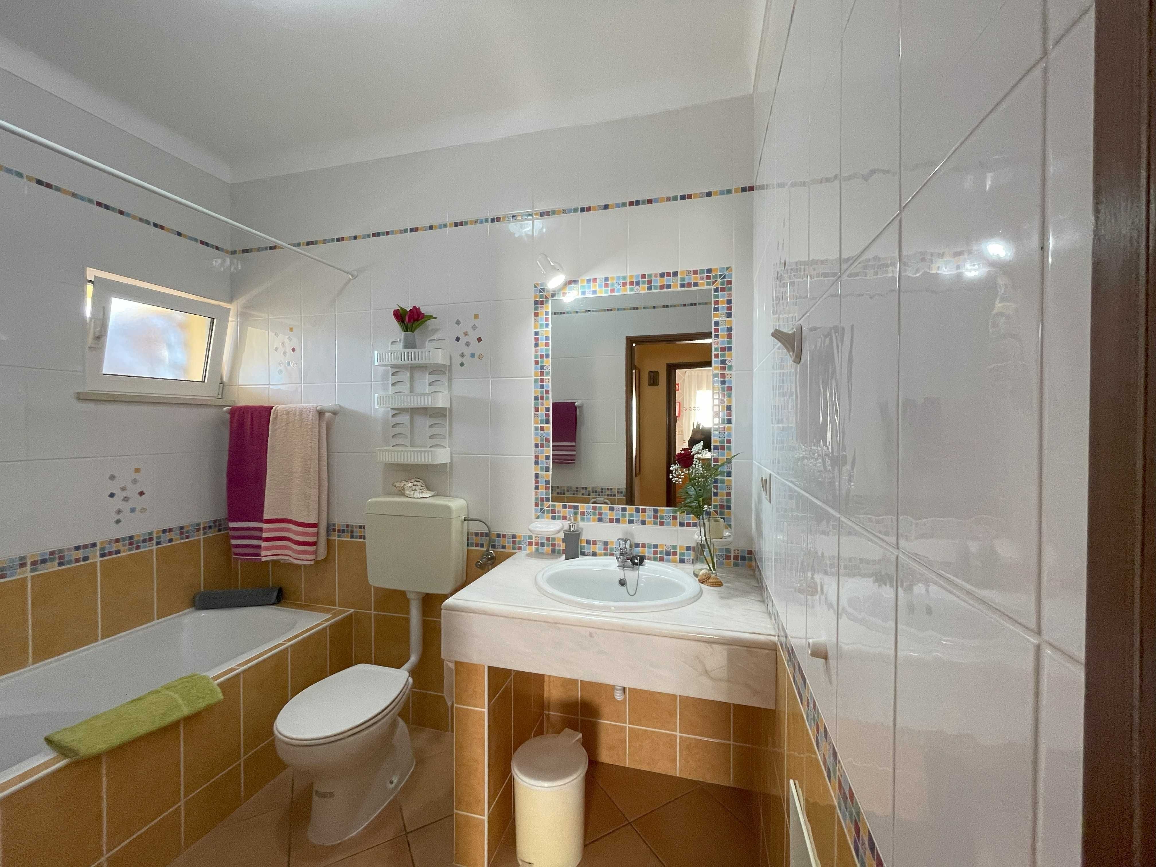 Apartamento T2 na vivenda, piscina, perto de zona antiga de Albufeira